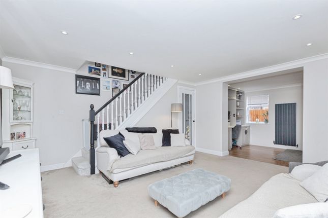 21, Holbeck Drive, Leicester photo 4