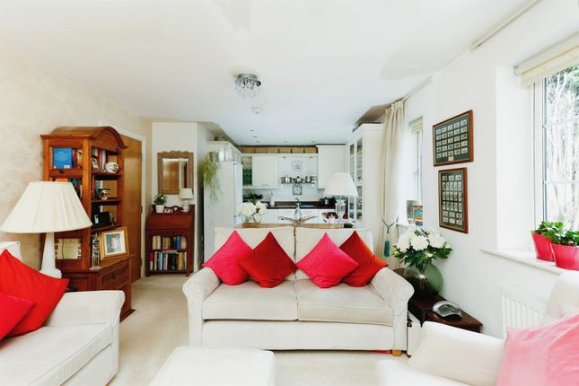 Flat for sale in Laneham Place, Kenilworth