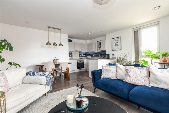 Marketfield Way, Redhill photo 4