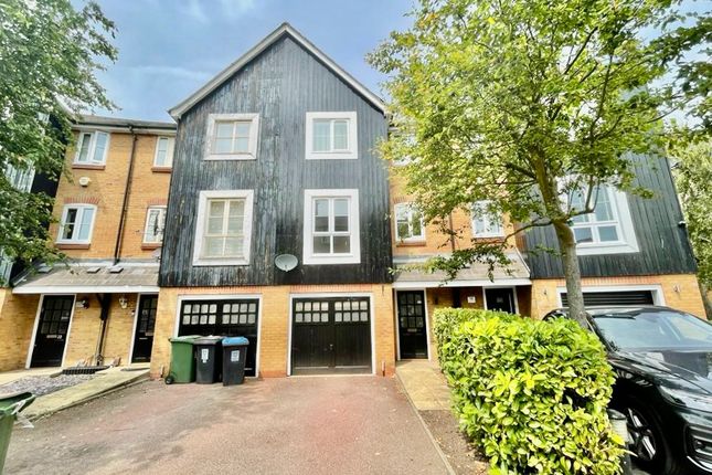 Town house to rent in Imperial Way, Hemel Hempstead, Hertfordshire HP3
