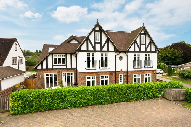 Thumbnail Flat for sale in Glenavon House, Glenavon Close, Esher, Surrey