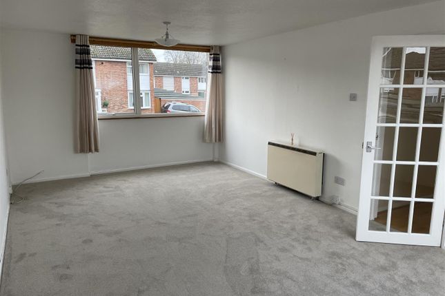 Flat to rent in Horsewell, Southam