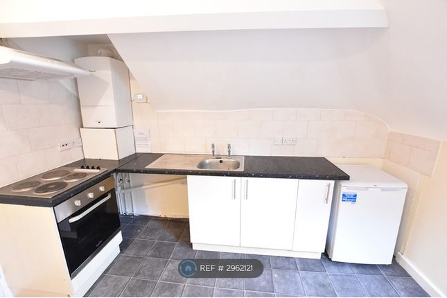 Flat, Crescent Road, Luton photo 4