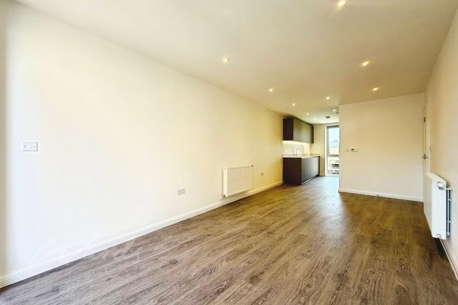 68, Truman Way, Dartford photo 2