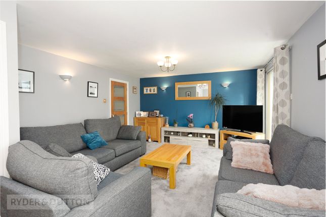 20a, Bracken Close, Saddleworth photo 2
