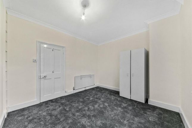 Overstrand Mansions, Battersea photo 5