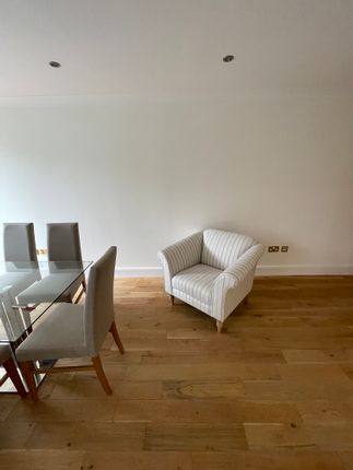 Flat to rent in N Bank, London