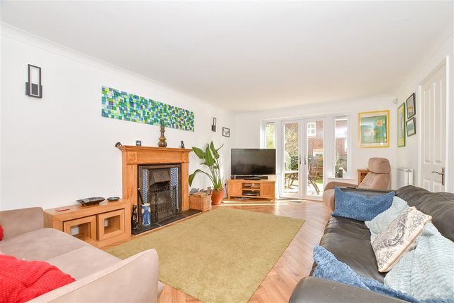 Chestnut Close Kings Hill, West Malling photo 5