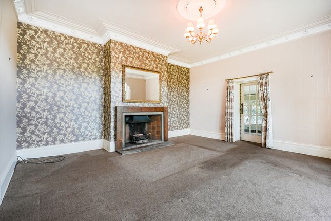 104, Penistone Road, HUDDERSFIELD photo 3