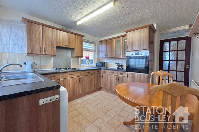 98, Farndale Road, Sutton-in-ashfield photo 2
