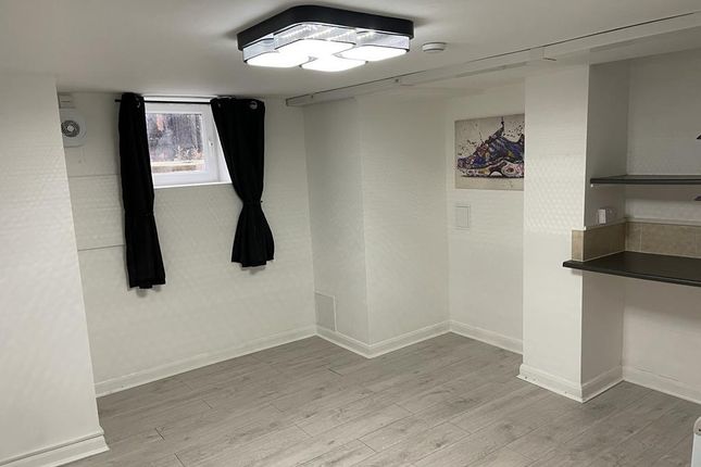 Basement Flat, 108, Austhorpe Road, Cross Gates photo 4