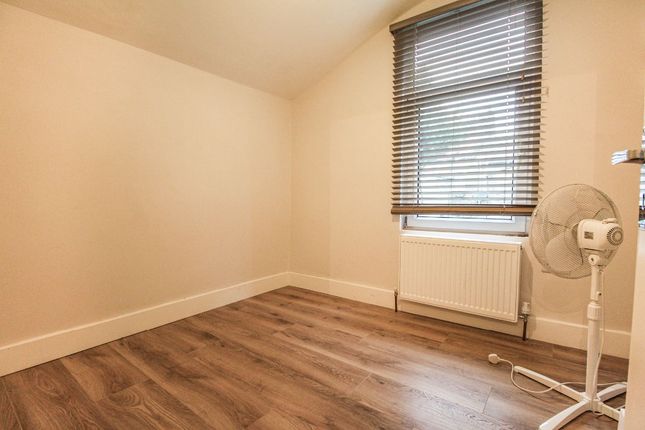 25 Louise Road, London photo 3