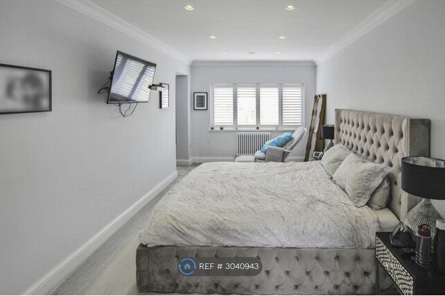 Hillside Avenue, Woodford Green photo 4