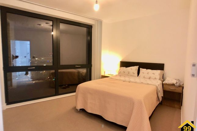 Flat to rent in Roosevelt Tower, Blackwall Reach, London