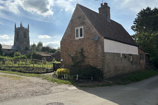 Cottage to rent in Westfield Lane, Collingham, Newark