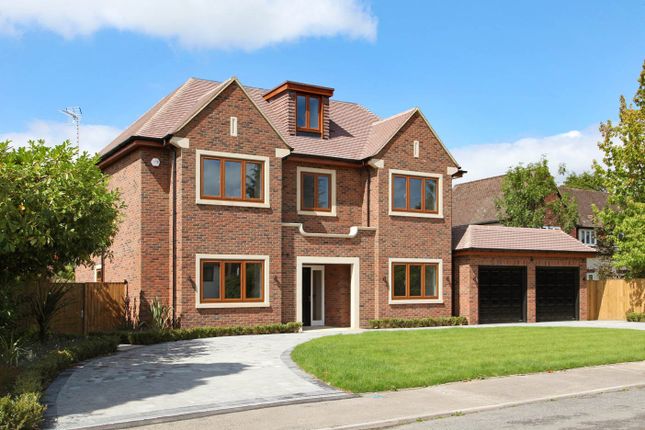 Thumbnail Detached house for sale in Woodlands Glade, Beaconsfield