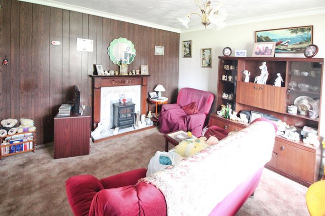 90, Wood Lane, Leeds photo 3