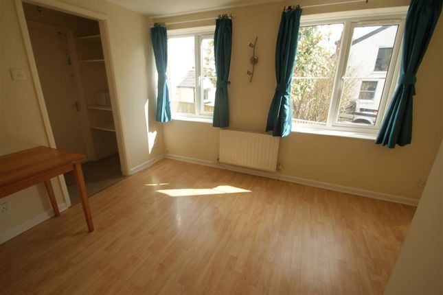 Flat to rent in Newbury St, Whitchurch