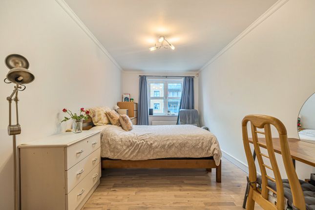 Apartment 15, Somerville Point, 305, Rotherhithe Street, London photo 4