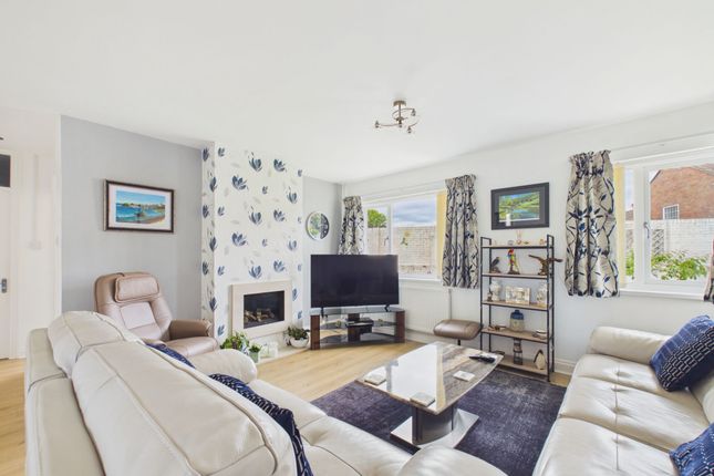 42 Adenfield Way, Barry photo 2