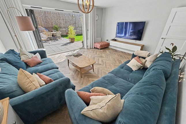 4 Beeston Close, Tiverton photo 2