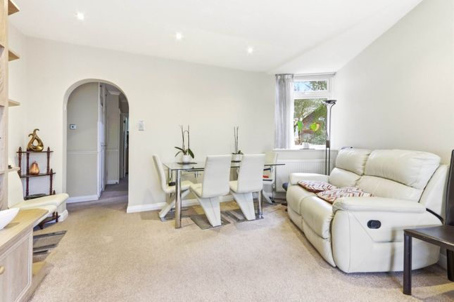 5, Hadley Heights, Barnet photo 3