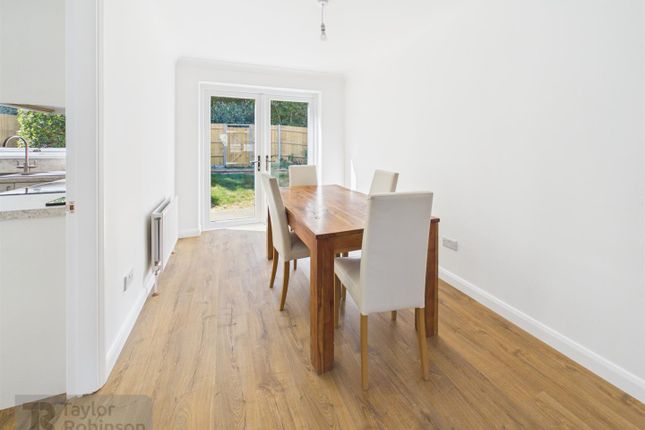 21, Windmill Court, Crawley photo 4