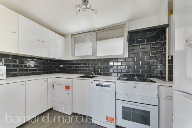 Flat to rent in Glanville Road, London