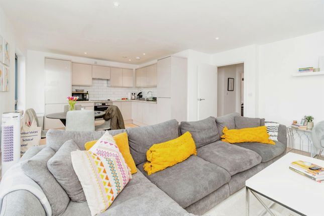 Flat for sale in Royal Crescent Road, Ocean Village, Southampton