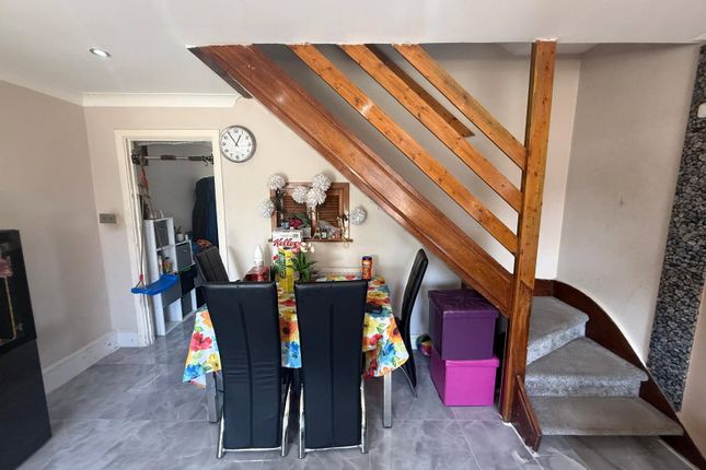 Winkley Court, 56, Eastcote Lane, Greater London photo 5