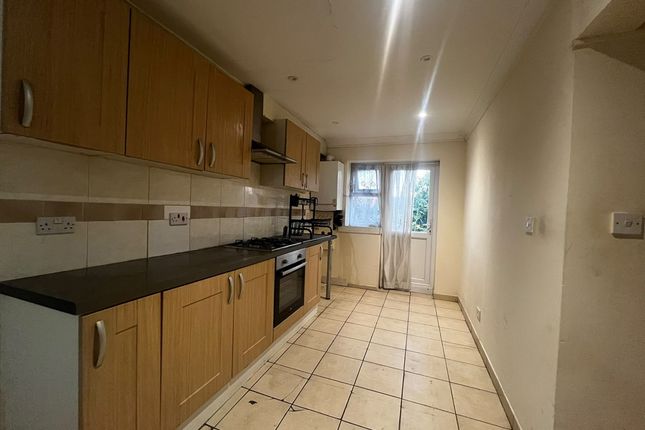 156b, Selbourne Road, Luton photo 3