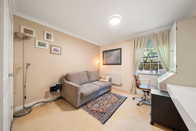 Flat 7, Newlyn, 69, Oatlands Avenue, Surrey photo 4