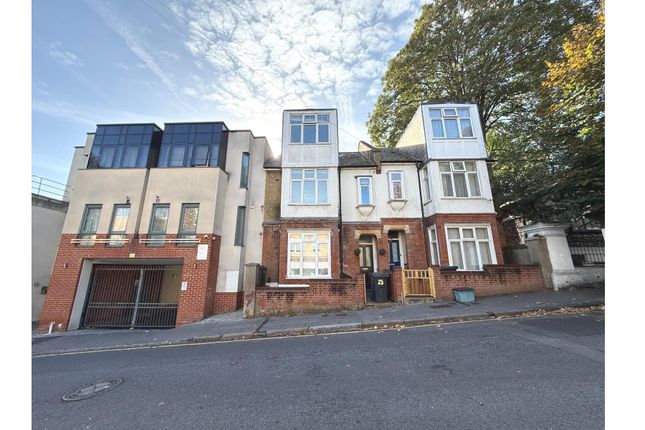2-bed flat on Flat A, 25, Southbridge Place, Croydon, £182,000