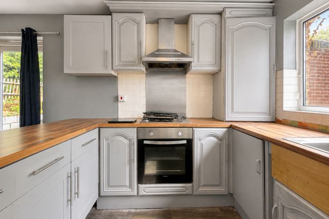 15, Cotswold Way, High Wycombe photo 4