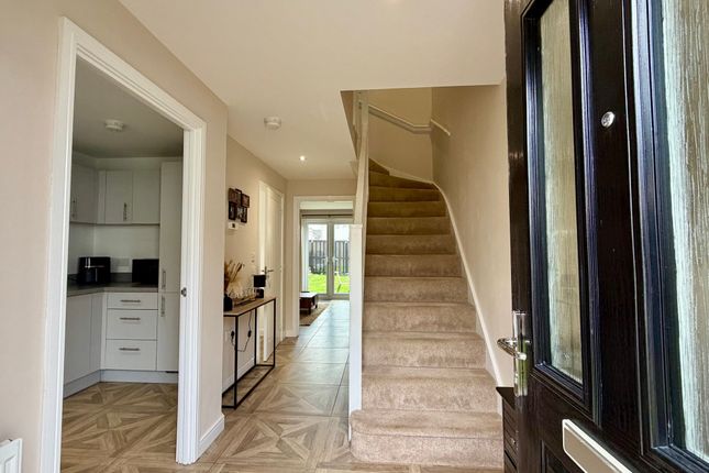 7 Redshank Avenue, Cambuslang photo 2