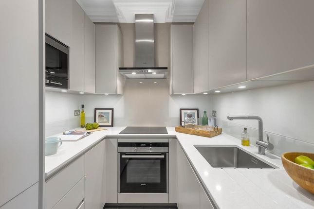 Flat 2, 27, Tite Street, London photo 3