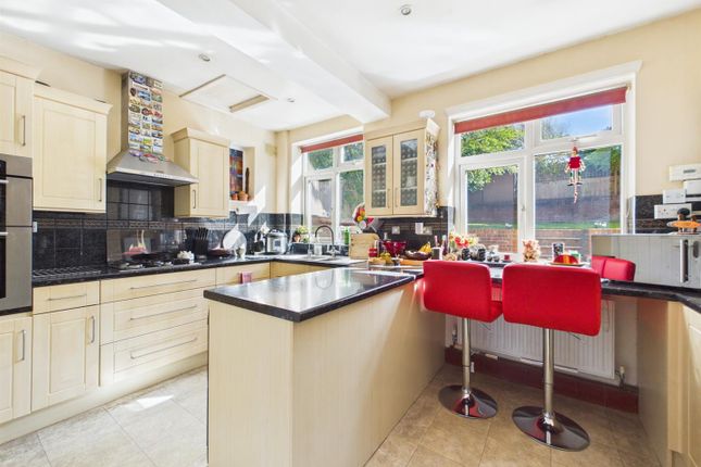 21, Rickman Hill, Coulsdon photo 4