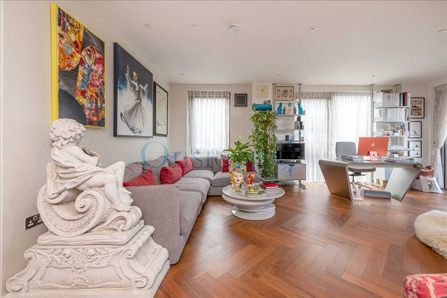 Flat for sale in Embassy Gardens, 8 New Union Square, London