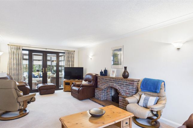 2, Weston Grove, Surrey photo 2