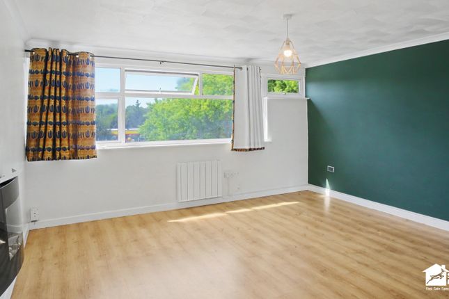 7, New Court, Addlestone photo 2