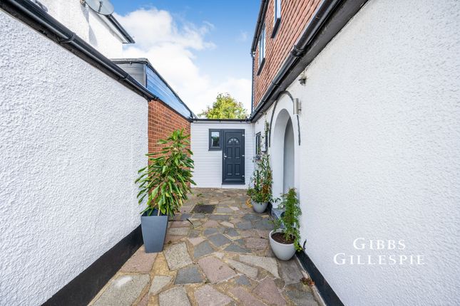 Annexe, 16, Wimborne Drive, Pinner photo 2