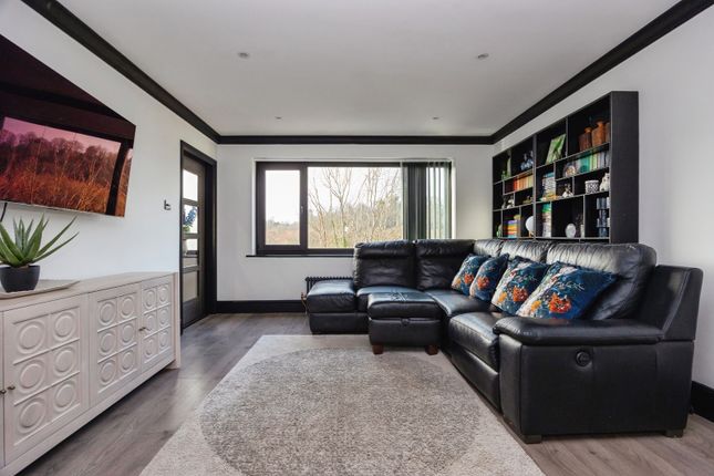 5, Valley View, Surrey photo 2