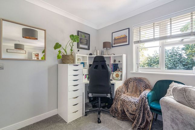 Lennox Court 1-3,Flat 4, Pelham Way, Leatherhead photo 4