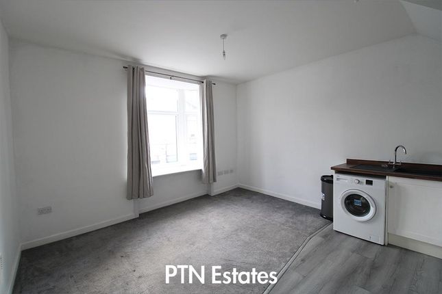 Flat 8, Kingston House, Moor Street, Brierley Hill photo 2