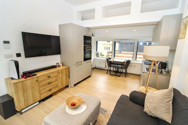Flat 45 Uplands House, Four Ashes Road, Cryers Hill, High Wycombe photo 2