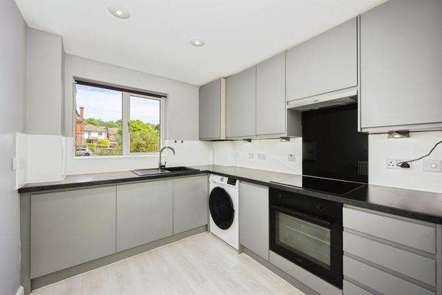 Flat 25, Crawford House,, Westview Close, Surrey photo 3