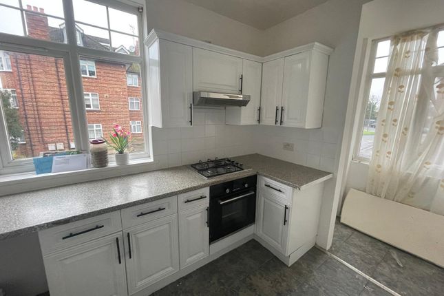 Oakleigh Road North, London photo 5