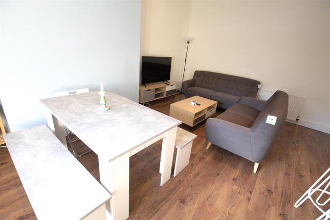 Regent Terrace, Leeds photo 3