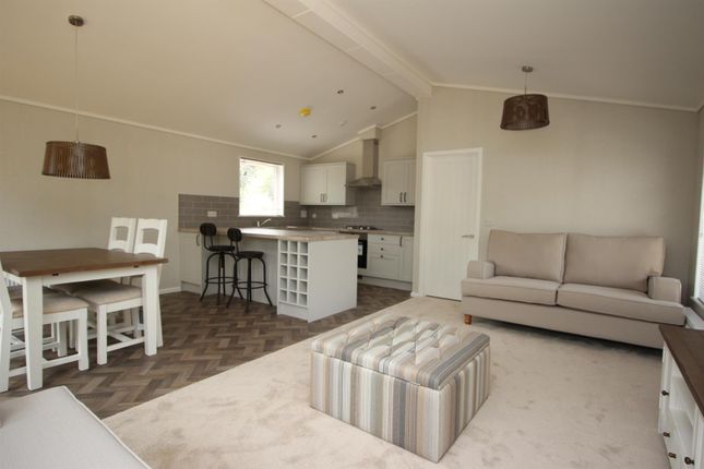 Prestige Plantation House, Plot 34, Cliff House Holiday Park Minsmere Road, Saxmundham photo 3