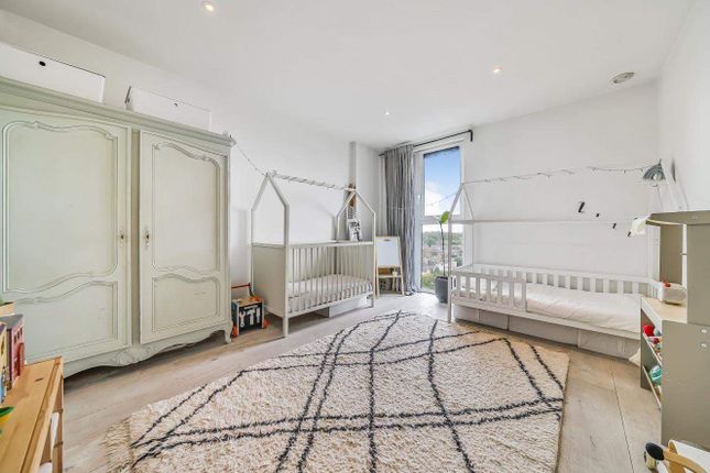 Flat for sale in Central Avenue, London